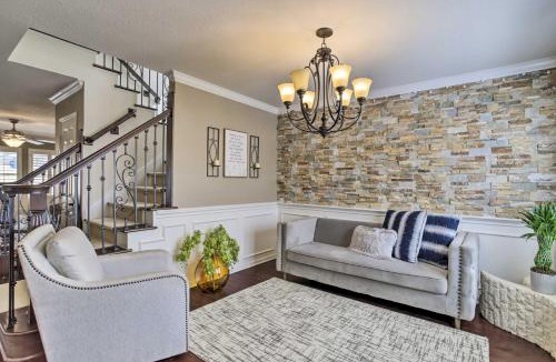 Cypress House | Luxe Home 30 Miles to Houston w/Pool & Grill