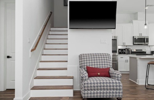 Northside House | Luxe Home - Modern Retreat, 1 Exit from Downtown