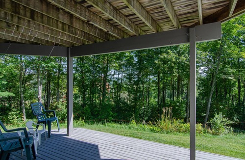 Quechee House | Luxe home on Quechee Club golf course - chef’s kitchen, central AC & pool table