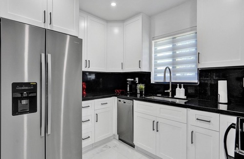 Liberty City House | LUXE Home w/Jacuzzi/Golf