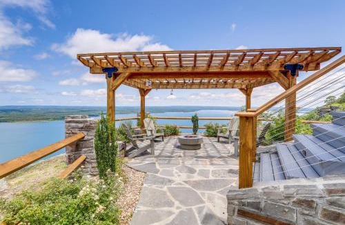 Quitman House | Luxe Home w/Panoramic Greers Ferry Lake Views