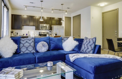 North Dallas Apartment | LUXE & HUGE Comfortable for Long Stays