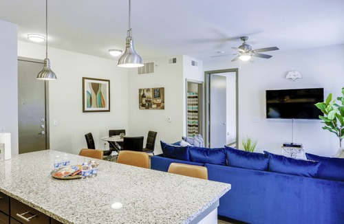 North Dallas Apartment | LUXE & HUGE Comfortable for Long Stays