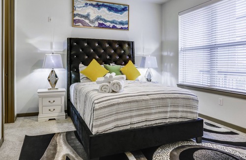 North Dallas Apartment | LUXE & HUGE Comfortable for Long Stays
