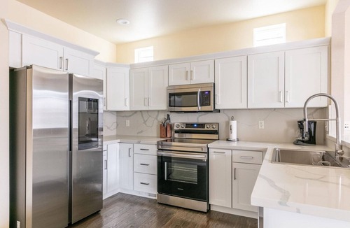 Issaquah Highlands House | Luxe Issaquah 4BR w/Workspace & Backyard, nr Dining, by Blueground