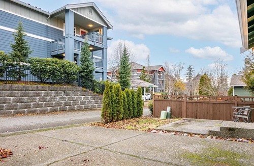 Issaquah Highlands House | Luxe Issaquah 4BR w/Workspace & Backyard, nr Dining, by Blueground