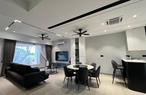 Larut House | Luxe J Homestay