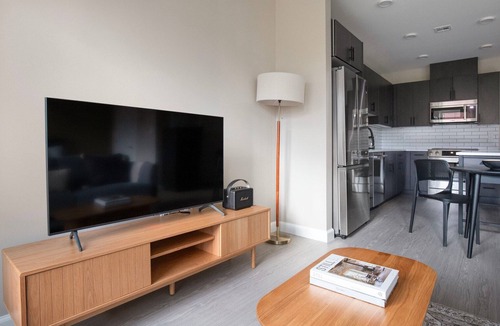 East Cambridge Apartment | Luxe Kendall Square Studio w/Gym, W/D & Rooftop, by Blueground