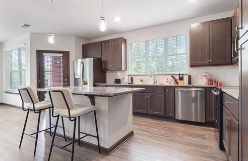 North Raleigh Apartment | Luxe King 3BR Suite in North Raleigh