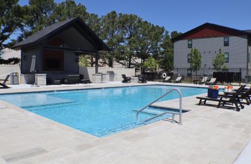 Rogers Apartment | Luxe King Suite, Cozy Sectional, Gym, Pool, Amp