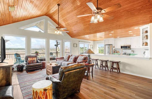Highland Lake Estates House | Luxe Lago Vista Gem: Outdoor Kitchen, Basketball Court and Spectacular Views