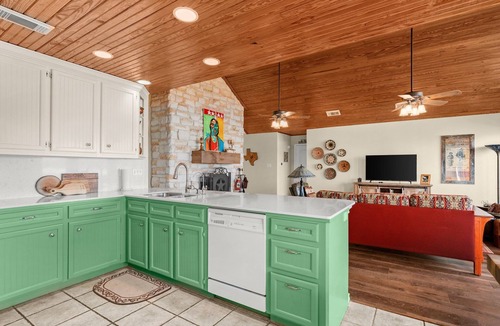 Highland Lake Estates House | Luxe Lago Vista Gem: Outdoor Kitchen, Basketball Court and Spectacular Views