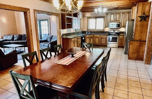 Marcell Cabin | LUXE LAKE Lodge -Jacuzzi-Fireplace-Pool Table-PingPong-Wifi-Trails-Quiet