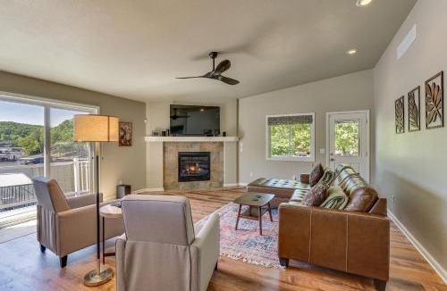 Roach House | Luxe Lake of the Ozarks Group Escape in Roach