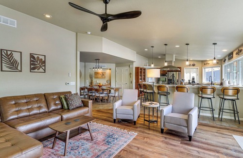 Roach House | Luxe Lake of the Ozarks Group Escape in Roach