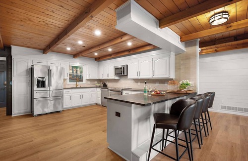 Waleska House | Luxe Lakefront Home|Fire Pit|Hot Tub|Pool Table
