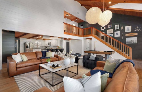Waleska House | Luxe Lakefront Home|Fire Pit|Hot Tub|Pool Table