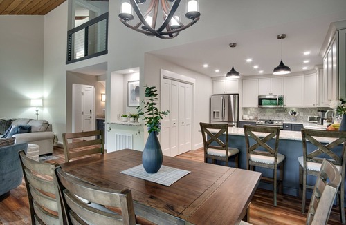 Sapphire House | Luxe Lakefront Retreat. Gorgeous views. June-Aug; Sun-Sun check in/out. SUP incl