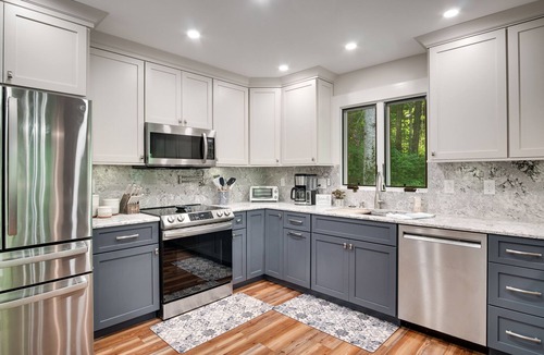 Sapphire House | Luxe Lakefront Retreat. Gorgeous views. June-Aug; Sun-Sun check in/out. SUP incl
