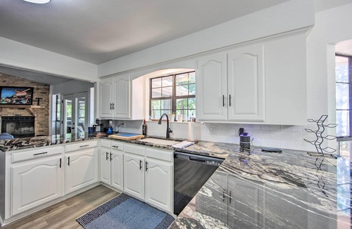 Flint House | Luxe Lakehouse w/Sunset Views on Lake Palestine!