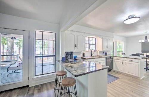 Flint House | Luxe Lakehouse w/Sunset Views on Lake Palestine!