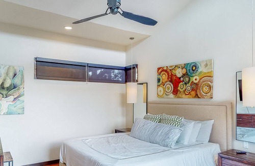Spicewood Cabin | Luxe lakeside cabin with bunk room, outdoor kitchen & alfreso living/dining