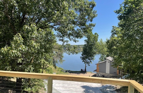Grove Cabin | Luxe Lakeside Lake Views Couples Families Kings