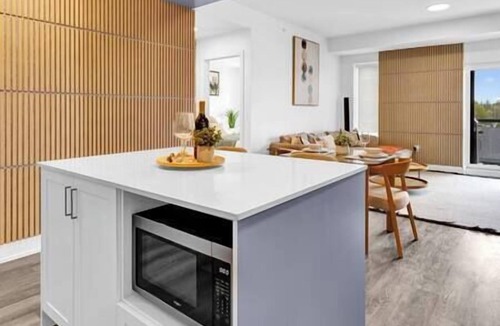 Fenelon Falls Condo | LUXE Lakeside Suite-Pool Table/Pickle Ball/Tennis
