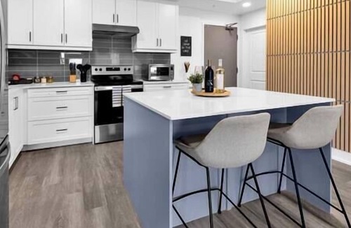 Fenelon Falls Condo | LUXE Lakeside Suite-Pool Table/Pickle Ball/Tennis
