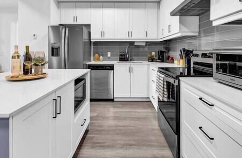 Fenelon Falls Condo | LUXE Lakeside Suite-Pool Table/Pickle Ball/Tennis
