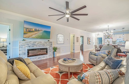 Central Myrtle Beach Apartment | Luxe Lakeview Paradise