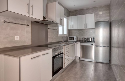 Sant Gervasi Apartment | Luxe Les Tres Torres 3BR nr Turo Park , by Blueground