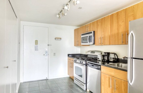 Hunters Point Apartment | Luxe LIC 1BR w/W/D, Elevator & Doorman, near East River, by Blueground