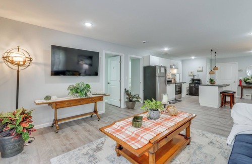 West Haven Apartment | Luxe Living! Apt 1 Mi to West Haven Medical Center