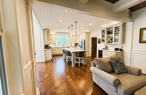 Eureka Springs House | Luxe Lodge in Eureka Springs