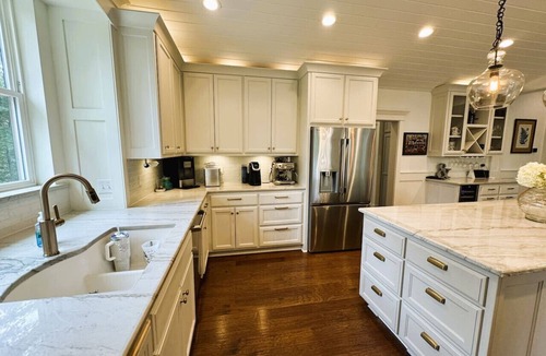 Eureka Springs House | Luxe Lodge in Eureka Springs