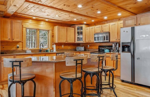 West Hartford House | Luxe Log Cabin –Fireplace, Game Room & Club Access