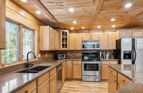 West Hartford House | Luxe Log Cabin –Fireplace, Game Room & Club Access