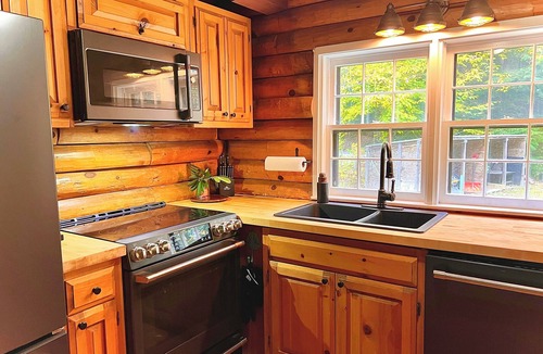 Campton Cabin | Luxe Log Cabin Under the Stars