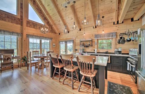 Maggie Valley House | Luxe Log Cabin w/Modern Finishes & Mtn Views