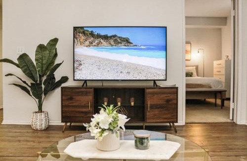 Del Rey Apartment | Luxe Marina Del Rey Apartment,Parking, Gym, Pool, jacuzzi,BBQ