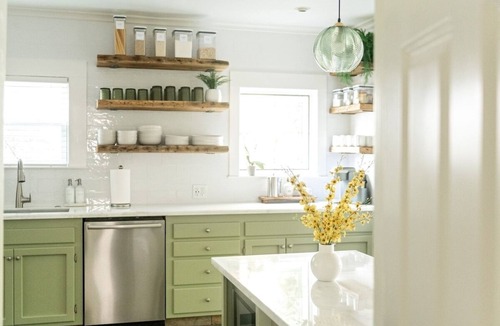 Southeastern Sacramento House | Luxe Mid-Town Bungalow