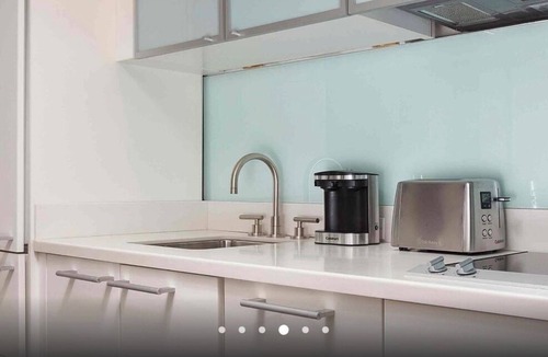 Midtown East Condo | Luxe Midtown Studio condo full kitchen walk to train & major landmarks& skyline