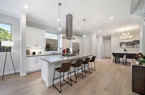 Montrose House | Luxe Montrose Retreat With Heated Pool/Spa, King Beds And Mini-Golf