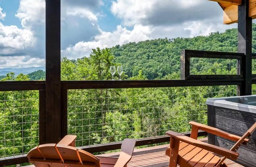 Sevierville Ski Chalet | Luxe Mountain Cabin with Hot Tub
