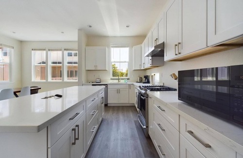 Newark House | Luxe Newark 4BR w/Private Garage, nr Restaurants & Park, by Blueground