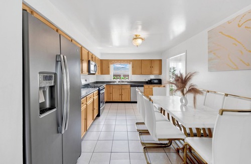 Southeast Yonkers Apartment | Luxe NYC Home with Free Parking + Game Room