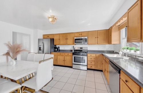 Southeast Yonkers Apartment | Luxe NYC Home with Free Parking + Game Room
