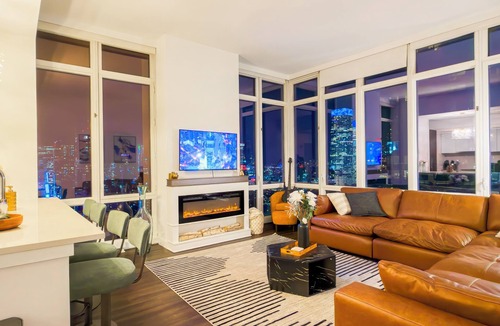 Hell's Kitchen Apartment | Luxe NYC Sky Apartment 2BR 2BA w/Fireplace, Views