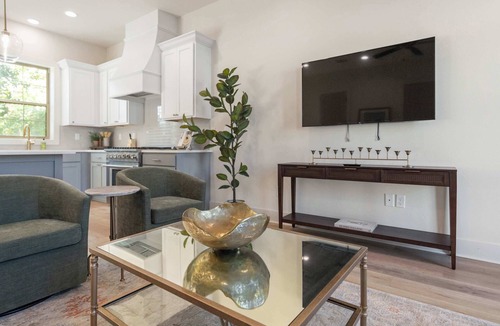 Lafayette Condo | Luxe Oaks | Walk to River Ranch | Premier Host | EV Charger